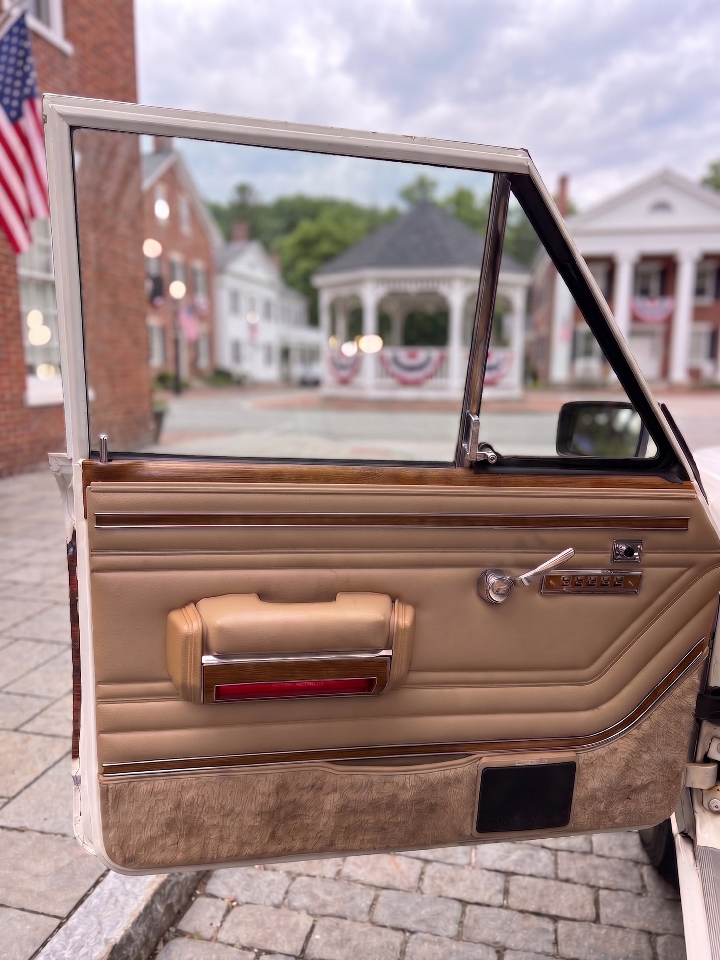 1991 FINAL EDITION JEEP GRAND WAGONEER LOW MILEAGE - 4X4 - WHITE #2178