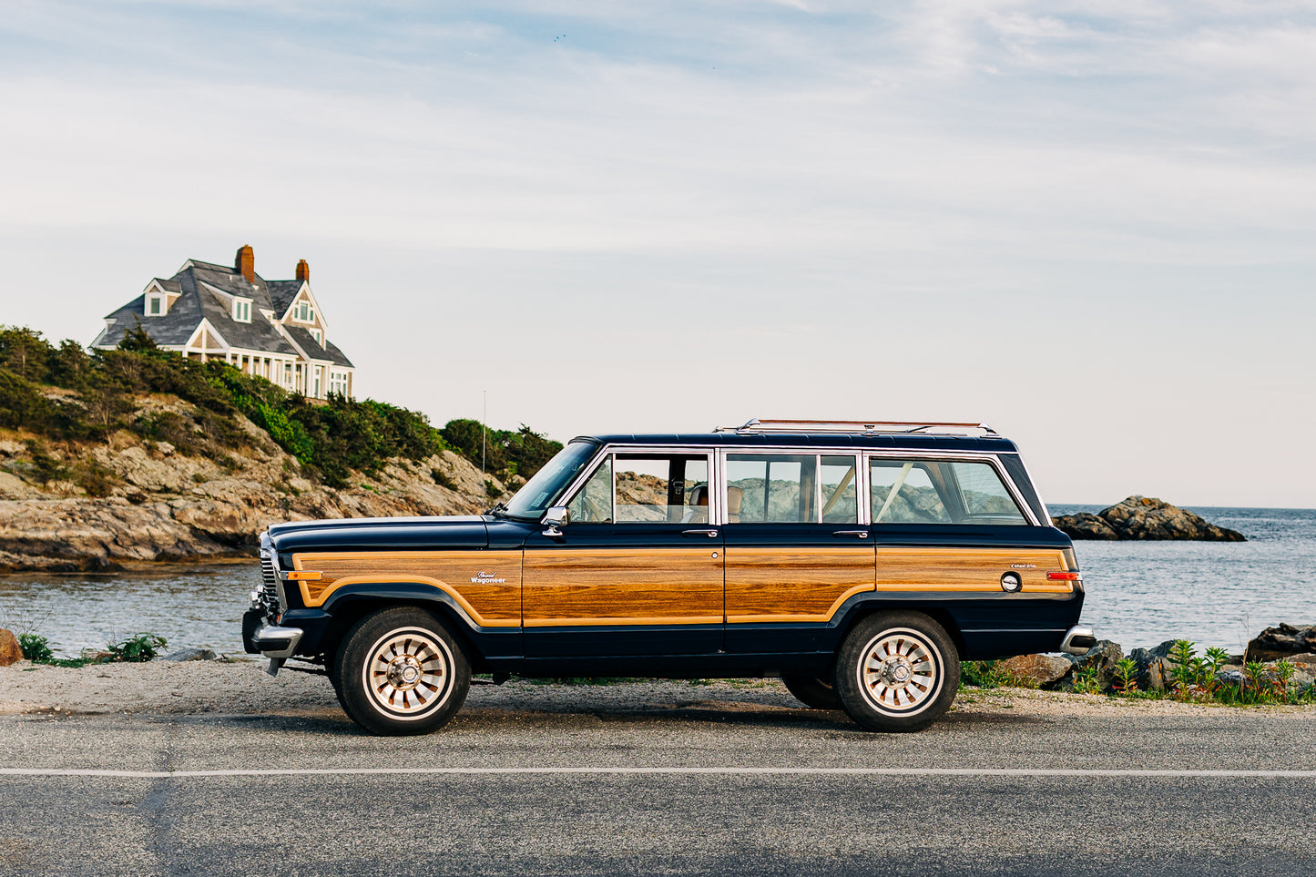 1985 VINTAGE JEEP GRAND WAGONEER LOW MILEAGE - 4X4 - DEEP NIGHT BLUE #2179