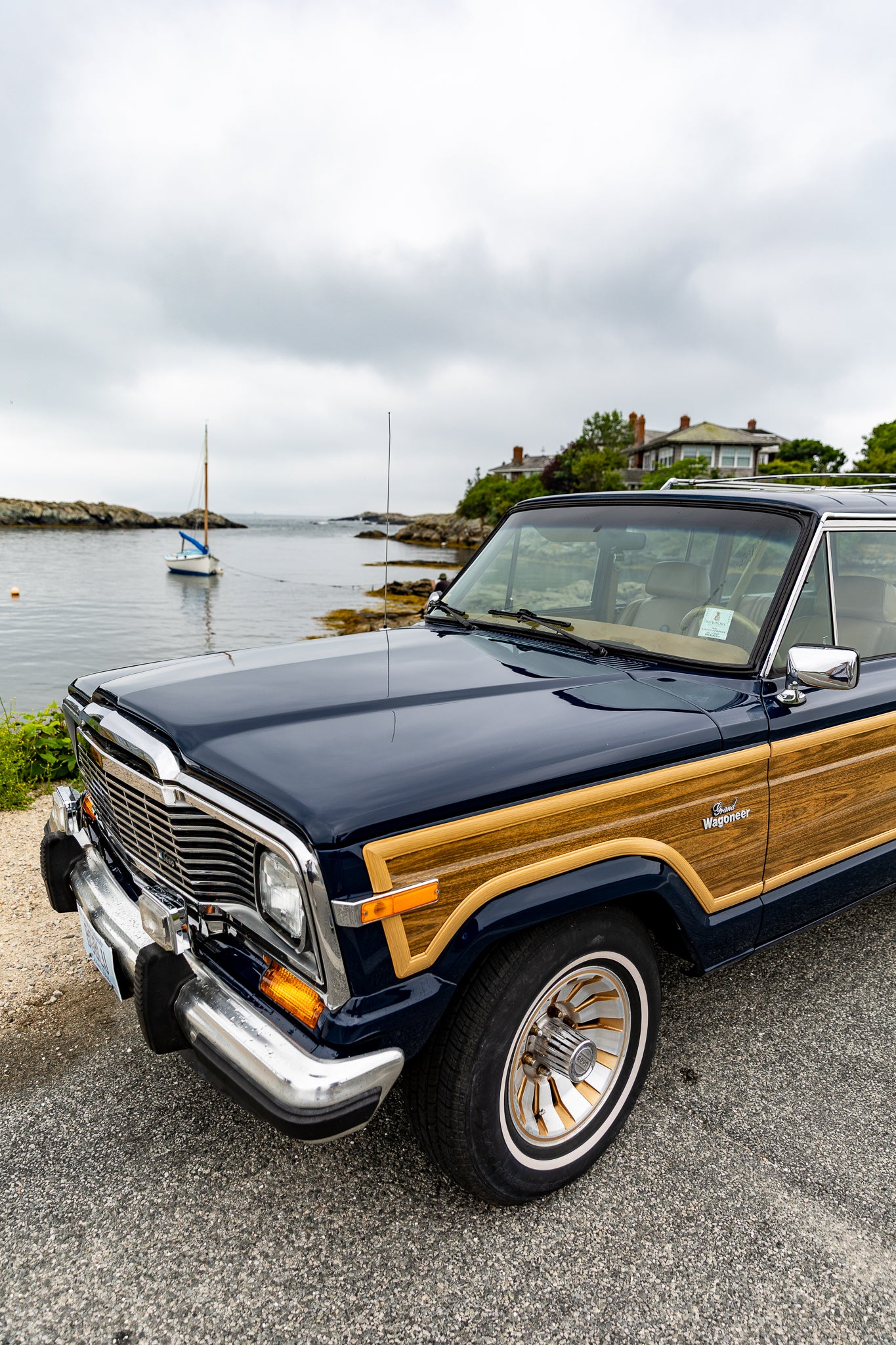 1985 VINTAGE JEEP GRAND WAGONEER LOW MILEAGE - 4X4 - DEEP NIGHT BLUE #2179