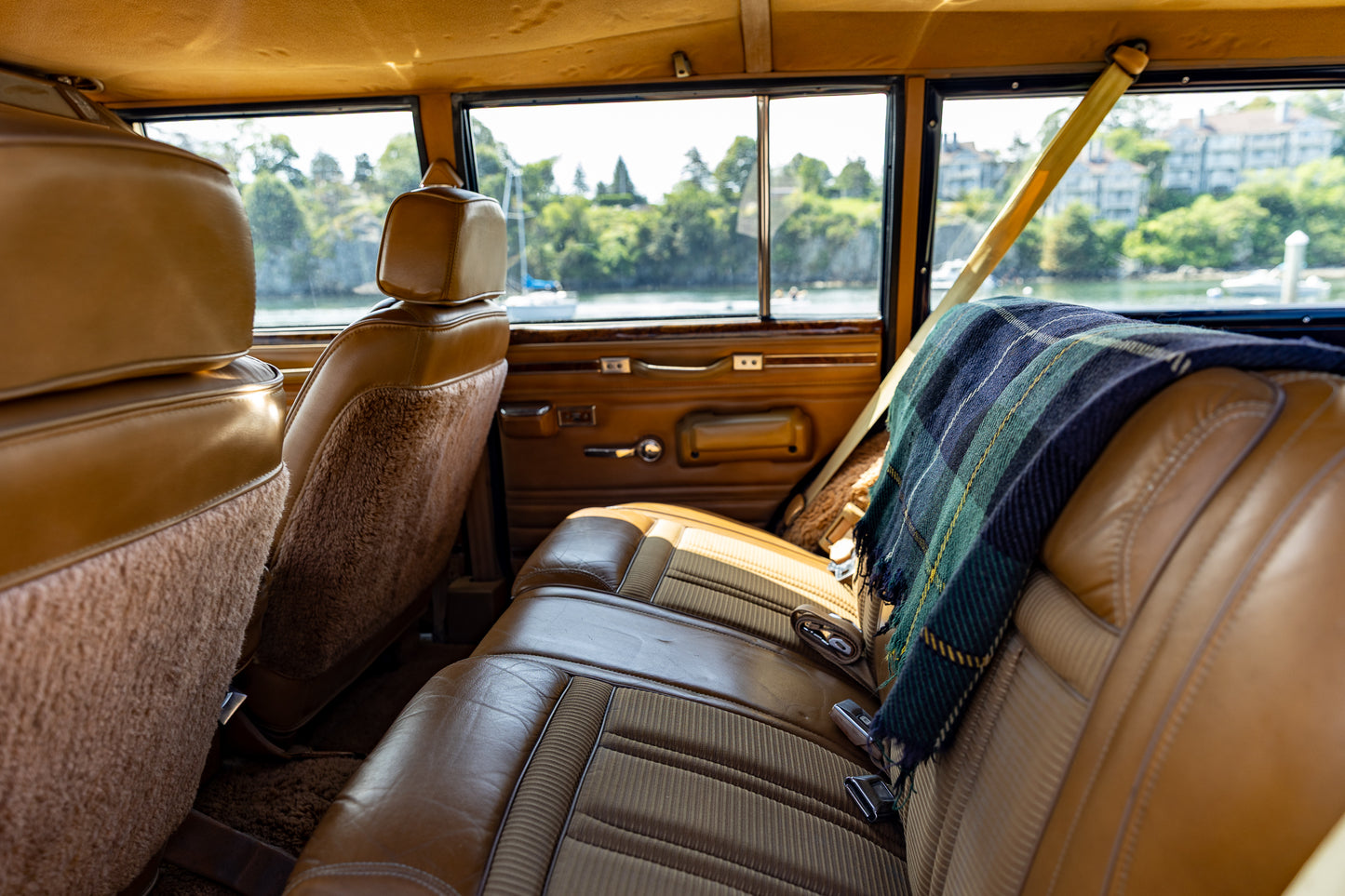 1985 VINTAGE JEEP GRAND WAGONEER LOW MILEAGE - 4X4 - DEEP NIGHT BLUE #2179