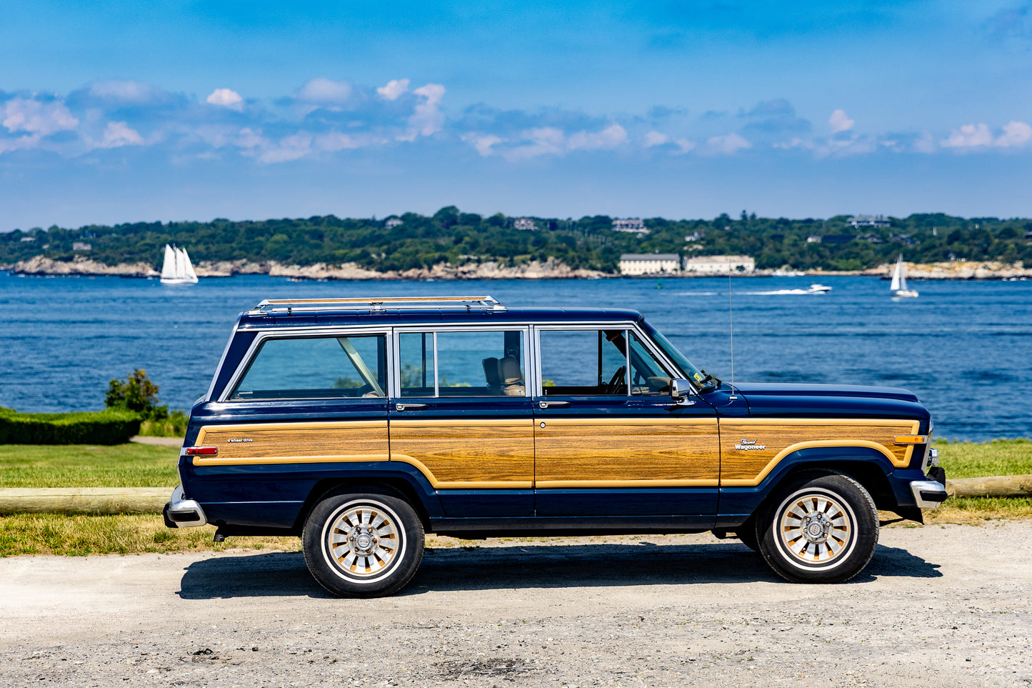 1985 VINTAGE JEEP GRAND WAGONEER LOW MILEAGE - 4X4 - DEEP NIGHT BLUE #2179