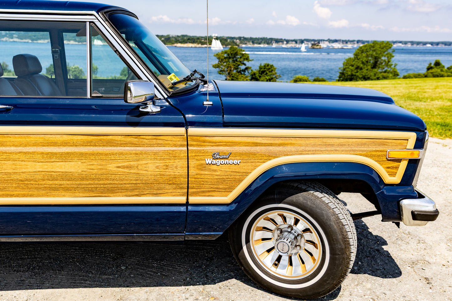 1985 VINTAGE JEEP GRAND WAGONEER LOW MILEAGE - 4X4 - DEEP NIGHT BLUE #2179